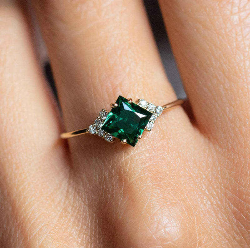 Aphrodite Emerald Ring in Rose Gold